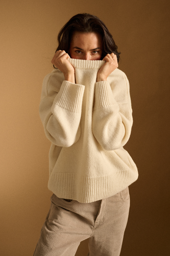 Sweter wełniany white chocolate